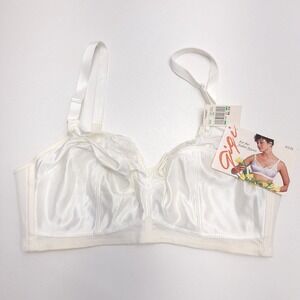 Vintage Gigi White Full Figure Soft Cup Wireless Bra Lace Trim 40D Style 614 NWT
